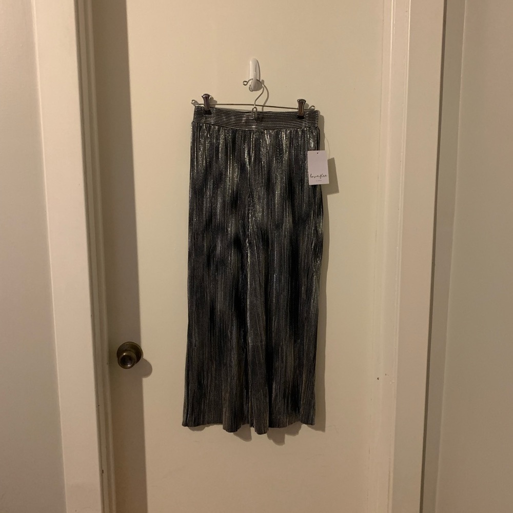 Love,Fire Metallic Mini Pleat Gaucho Crop Pants, size small, new with tags